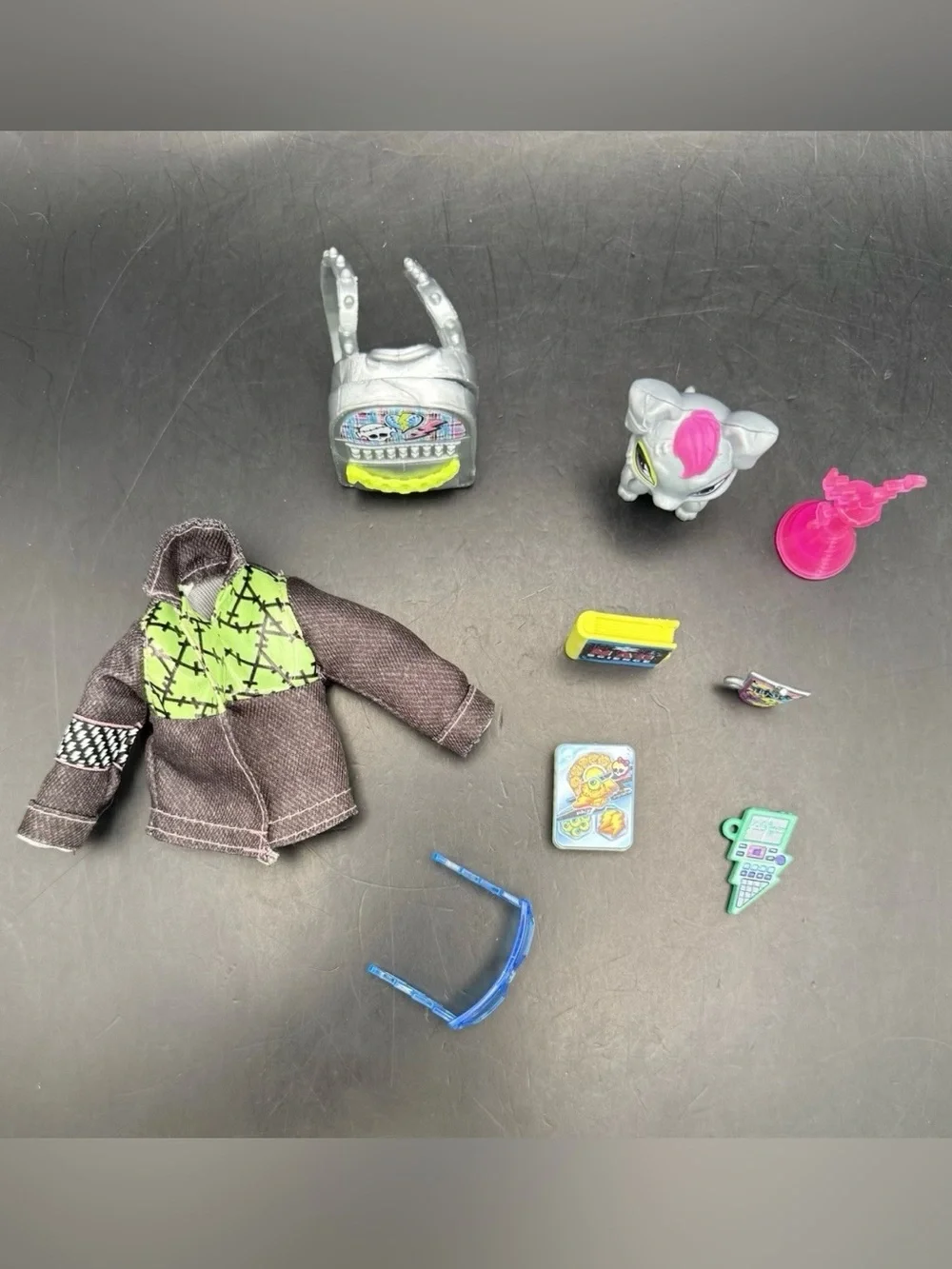 Monster High G3 Frankie Stein Core Refresh Jacket & Accessories Watzie, Backpack